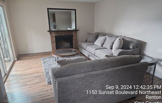 Renton Sunset Heights Condominiums - 2 bedroom 1 bathroom lower floor unit - Water,Sewer & Garbage included- Available Nov 1st!