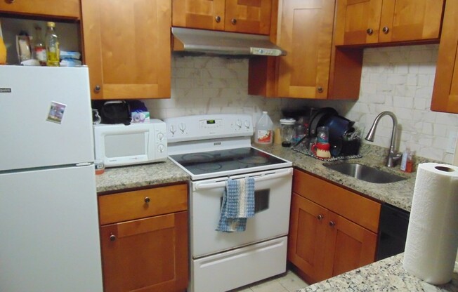 1 bed, 1 bath, 670 sqft, $1,900, Unit 4G