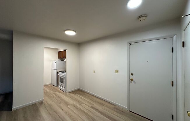 2 beds, 1 bath, $1,295, Unit 114