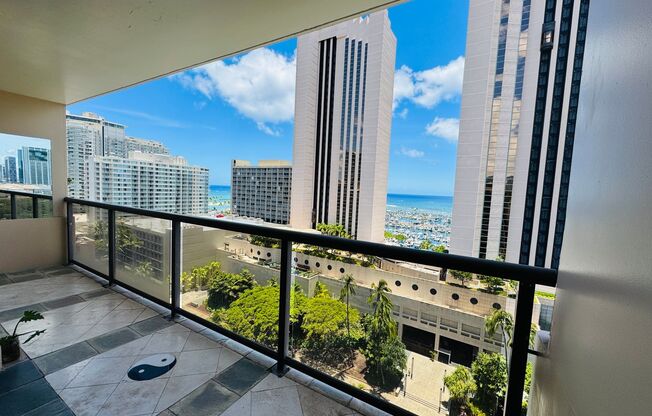 Gorgeous panoramic view in Waikiki!