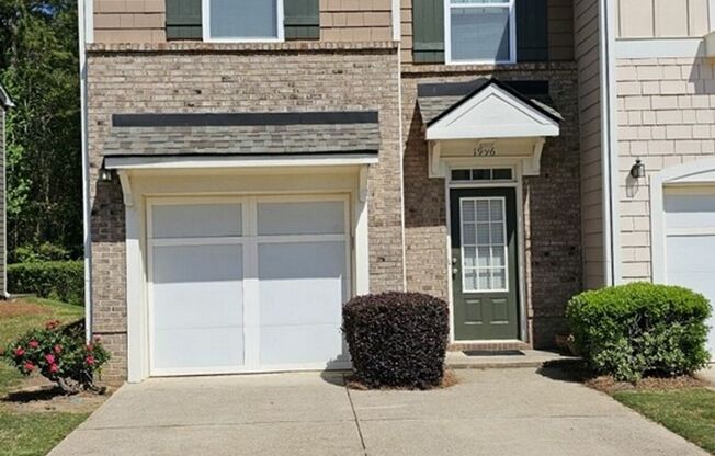 Great Location & Recently Updated Townhome in Kennesaw