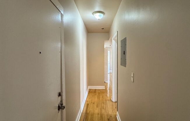 2 beds, 1 bath, $1,200, Unit 4850 #303