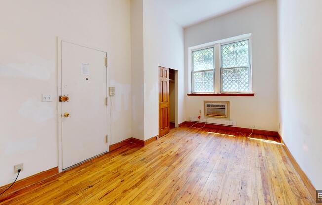 271 W 73 ST