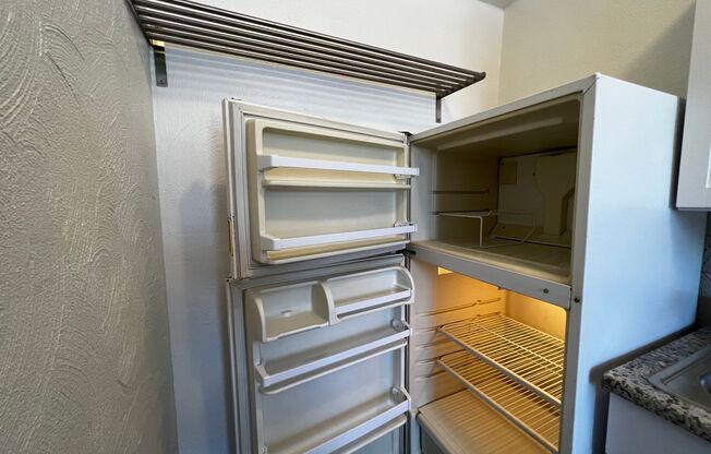 Studio, 1 bath, 400 sqft, $875, Unit 710