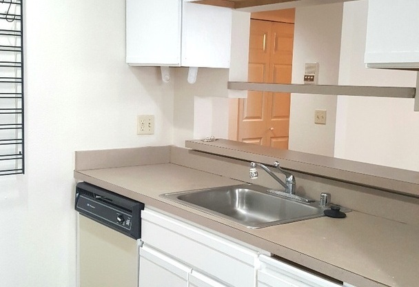 2 beds, 1.5 baths, 1,185 sqft, $3,045, Unit 304