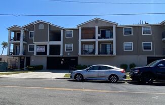 2 beds, 1.5 baths, 725 sqft, $2,195, Unit 215