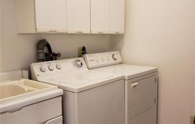 2 beds, 1 bath, 1,200 sqft, $1,700, Unit 1