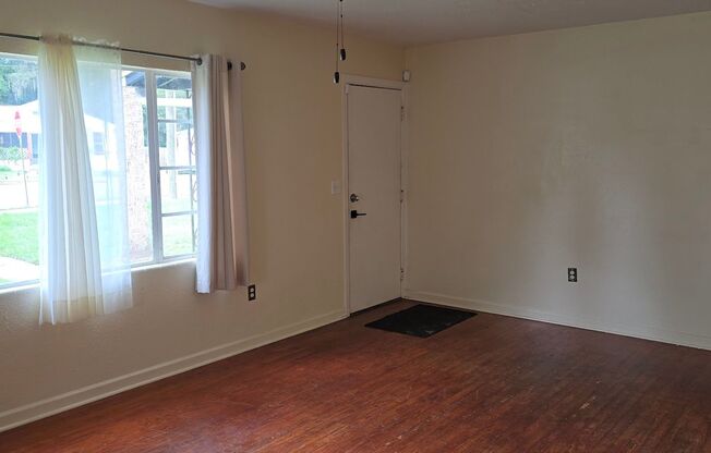 2 beds, 1 bath, $1,425