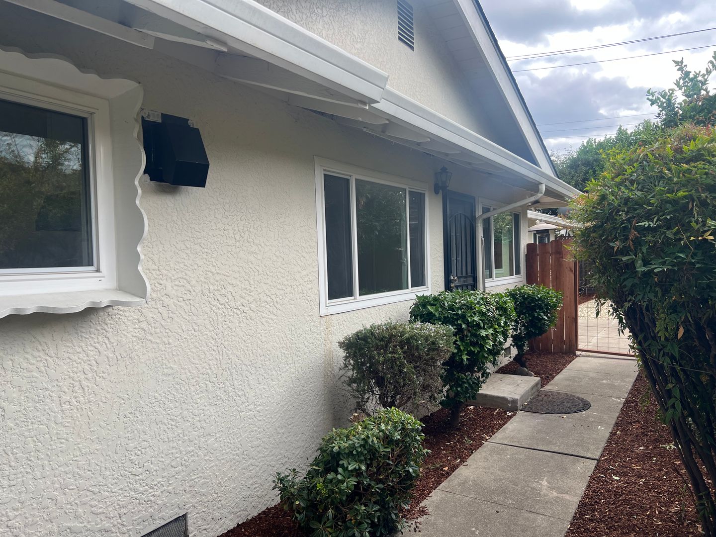 2110-2112 Town &amp; Country Lane