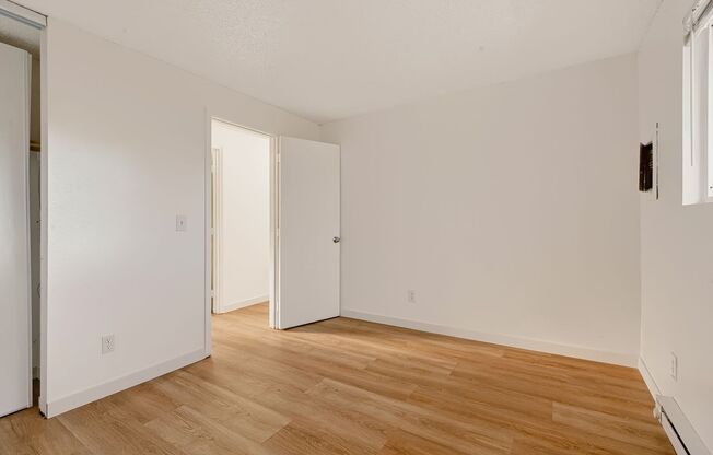 3 beds, 1 bath, 864 sqft, $1,445, Unit 39