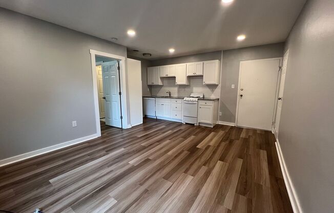 1 bed, 1 bath, 420 sqft, $1,549, Unit 5326 Fifth Ave. #25