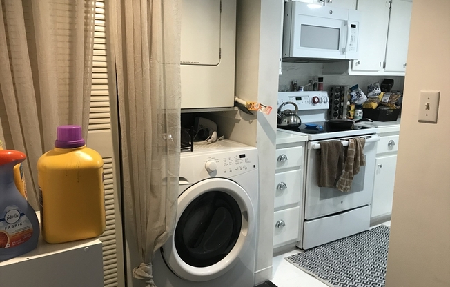 2 beds, 1 bath, 750 sqft, $3,500, Unit 001