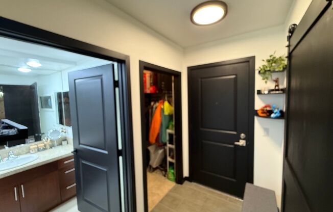 Modern 1BR Condo with Luxury Amenities in the Heart of Ballard