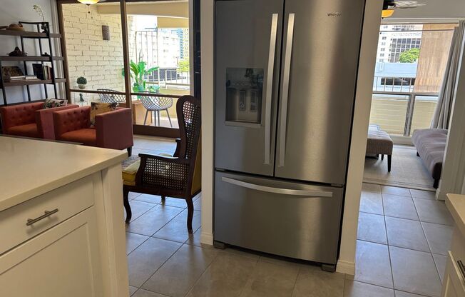 2 beds, 1 bath, $3,000, Unit # 402