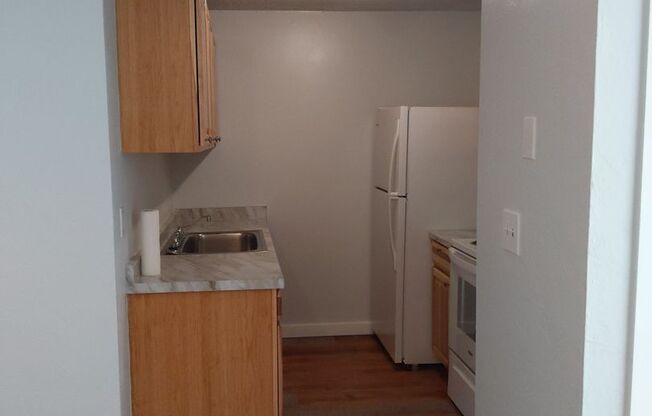 2 beds, 1 bath, $1,350, Unit 07