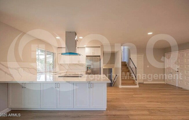 1646 E HERMOSA DR