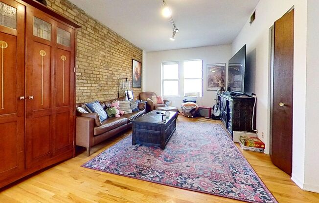 1 bed, 1 bath, 810 sqft, $2,400, Unit 1317 2B