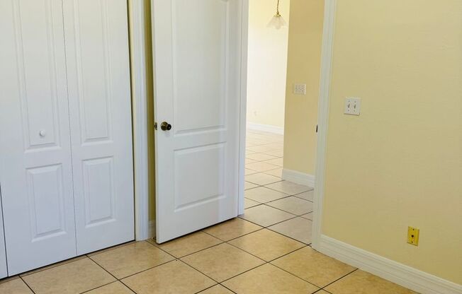 2 beds, 1 bath, 900 sqft, $1,295, Unit UNIT# 203