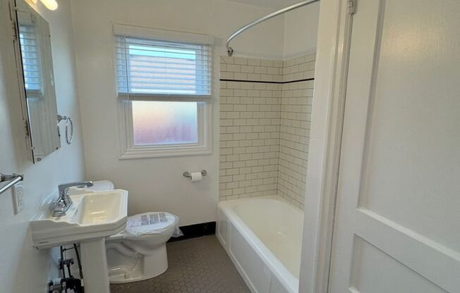 1 bed, 1 bath, 572 sqft, $1,575, Unit 2400-02