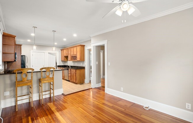 226 E COTTAGE 