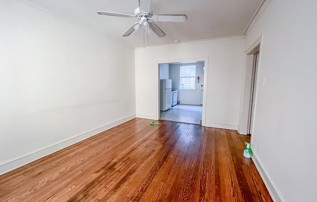 4905 North Glenwood Ave.