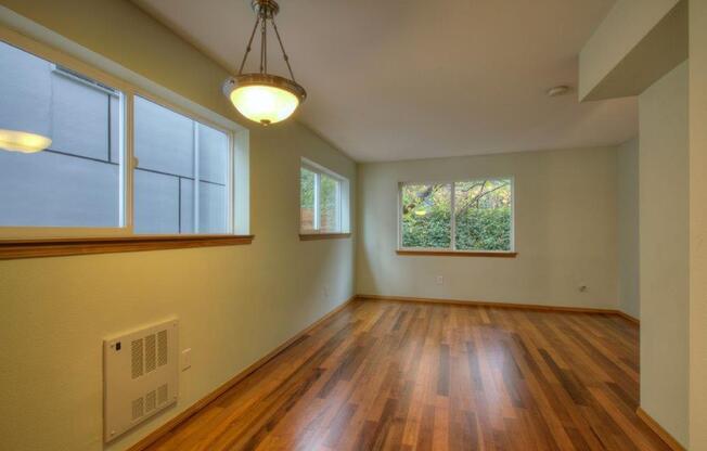 Mt. Baker - Beautiful 3 Bedroom / 2.5 Bath Townhome w/ Garage