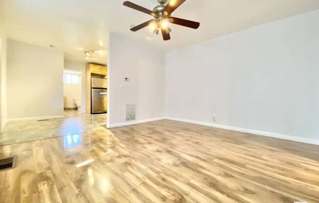 3 beds, 1 bath, $3,495, Unit 1156-1/2