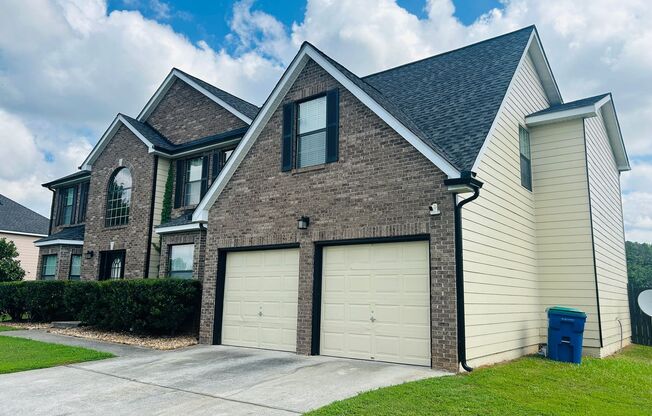 Welcome home to this stunning 5 bedroom 3 full bathroom home located in College Park! Must see!