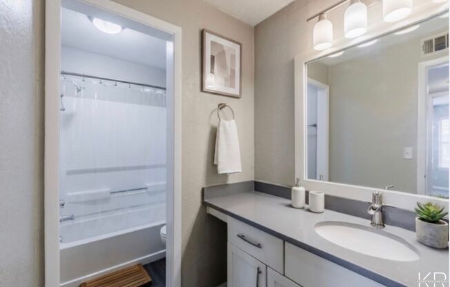 1 bed, 1 bath, 705 sqft, $1,375, Unit 2032