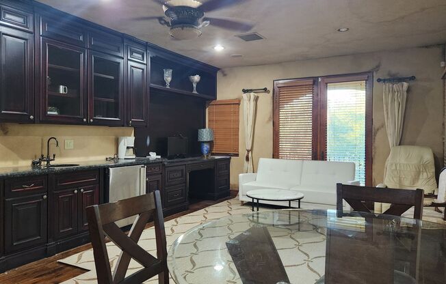 Fully Furnished! Charming 1BED/1BATH private space located in the desirable North Scottsdale !