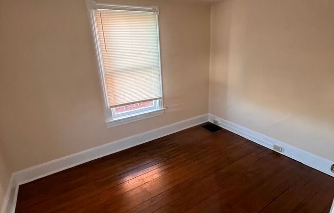 3 beds, 1 bath, $1,400, Unit 145-2F