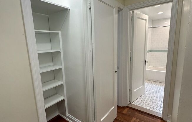 2 beds, 1 bath, 975 sqft, $1,800, Unit Royal York 114