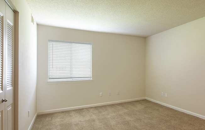 Bedroom in Lakeridge Square Apartments in Ashland VA