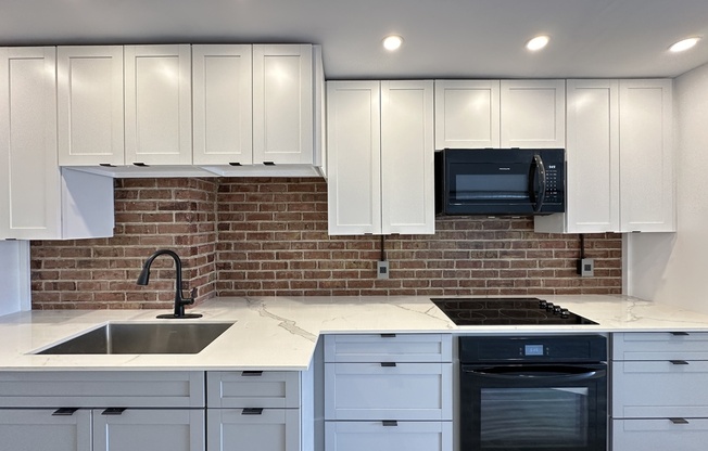 5947 MONTROSE
