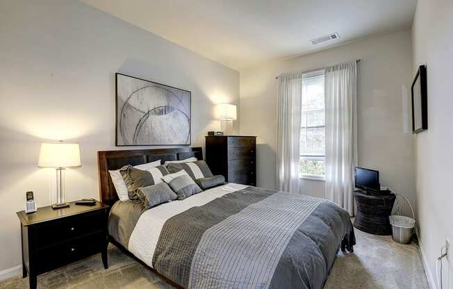 Beautiful Bright Bedroom at Clayborne Apartments, Alexandria