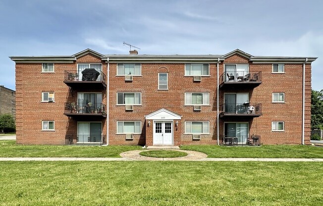 1651 653 OAKWOOD