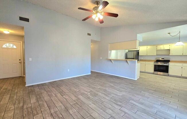 Spacious 3 Bedroom / 2 Bath with inside washer/dryer hookups NOW AVAILABLE off W Pipkin Rd in Lakeland