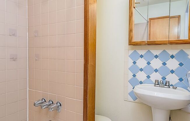 Studio, 1 bath, 400 sqft, $1,195, Unit C17