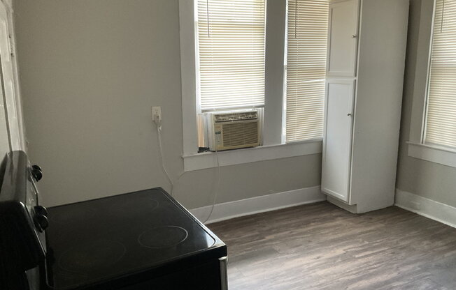 214 E HUFF AVE