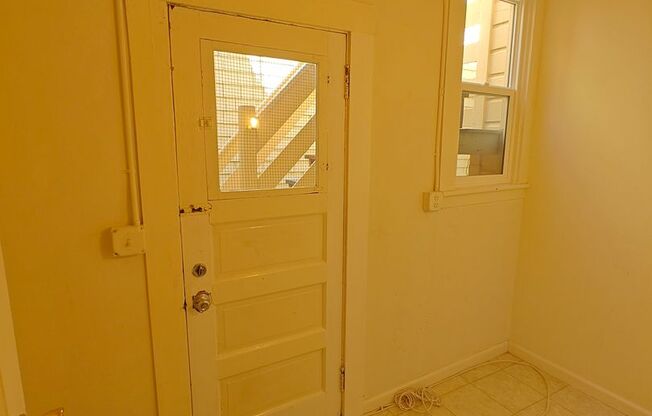 2 beds, 1 bath, $3,400, Unit 1275