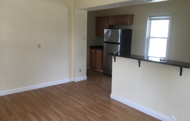 2 beds, 1 bath, 1,000 sqft, $1,100, Unit Rear Cottage