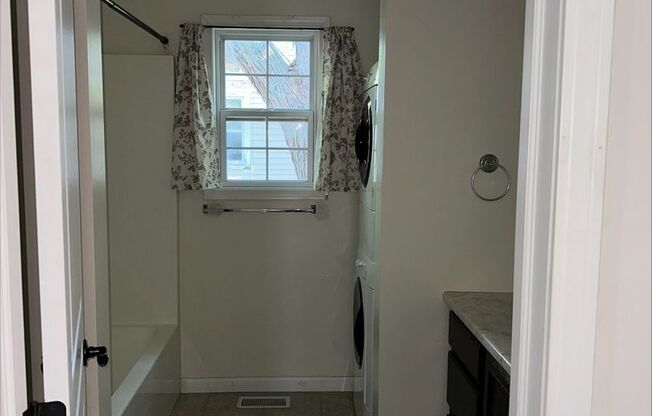 Available for Rent: 2 Bedroom/1.5 Bathroom Single Family Home