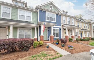 Newly Renovated Townhome Oasis in Wesley Heights!