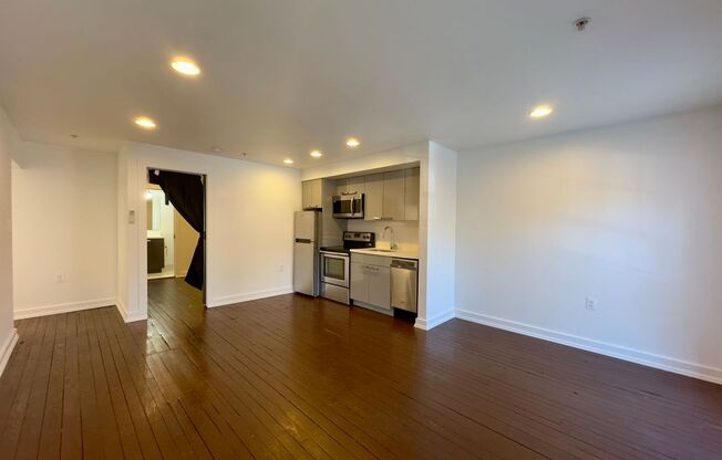 1 bed, 1 bath, 420 sqft, $1,199, Unit 11