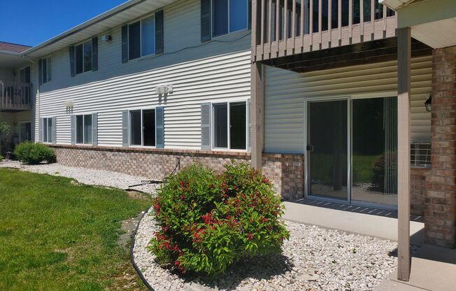 2 beds, 1 bath, 856 sqft, $1,269, Unit PL   7605