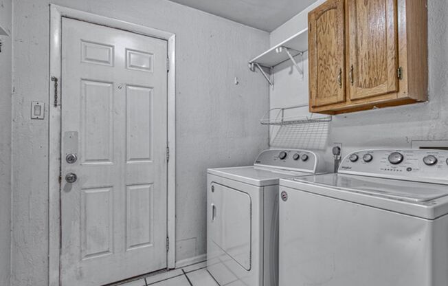 2 beds, 1 bath, $2,300