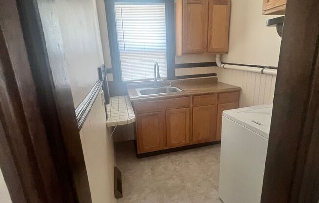 2 beds, 1 bath, $1,495