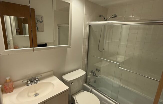 1 bed, 1 bath, $2,095, Unit 363