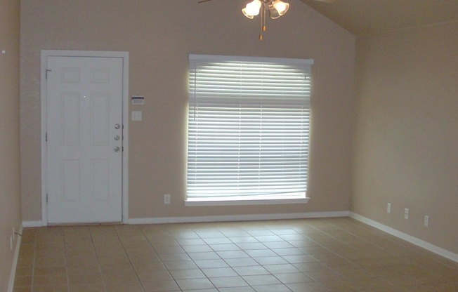 Well-Maintained Home Near Clear Creek Gate Viewable 8/5