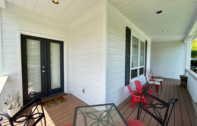 Tualatin 3 Bedroom  with Den + Bonus Room 2.5 Bath Home!  Close to Legacy Hospital.  Has A/C, Includes Lawncare!